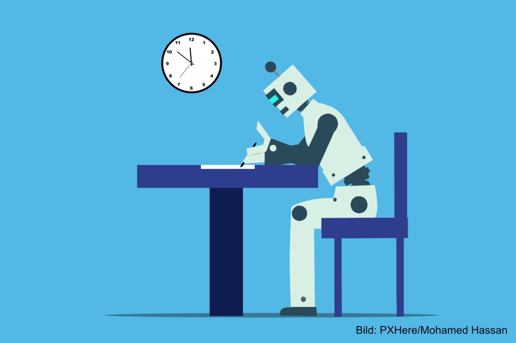 Ein Roboter sitzt am Schreibtisch. Künstliche Intelligenz in Unternehmen. Interview Patrick Ratheiser.