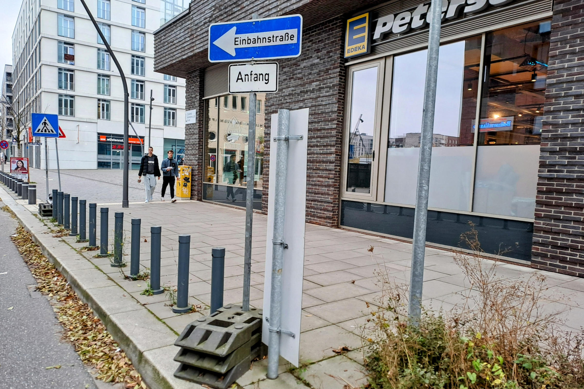 Die Baakenallee ist eine Einbahnstraße. Auch für Radfahrer.