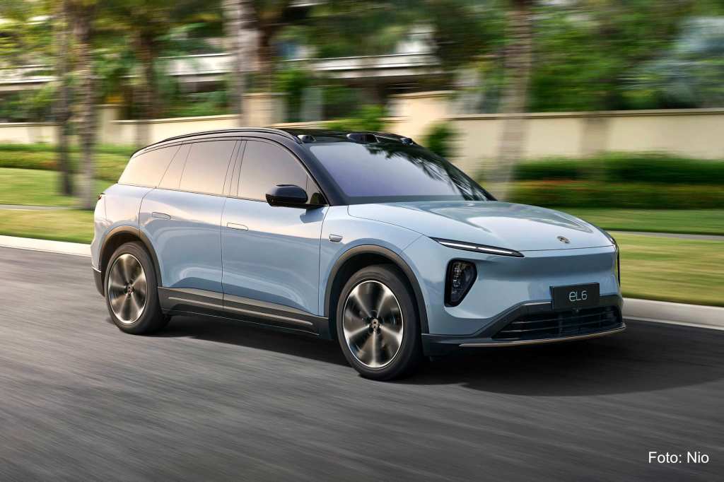 Fahrender Nio EL6 von außen. Exterieur.