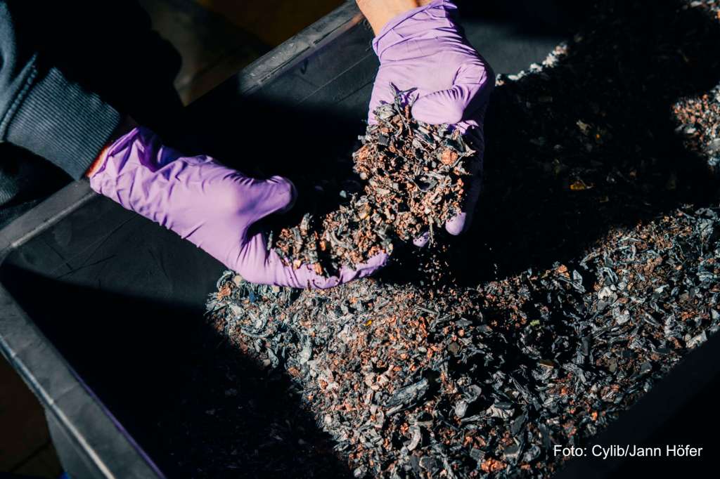 Schwarzamsse bei mRecycling von Cylib. In Europa herrscht derzeit ein Vakuum beim Batterierecycling. Kapazität, gesetzliche Regelungen und Geschäftsmodelle sind da, ausreichend Schrott fehlt. China ist einen Schritt weiter.